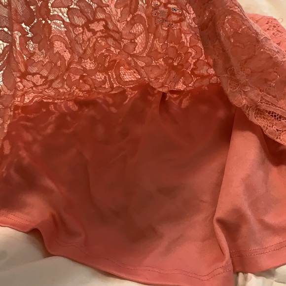 Juniors Rue 21 Lace Tank - Picture 4 of 5